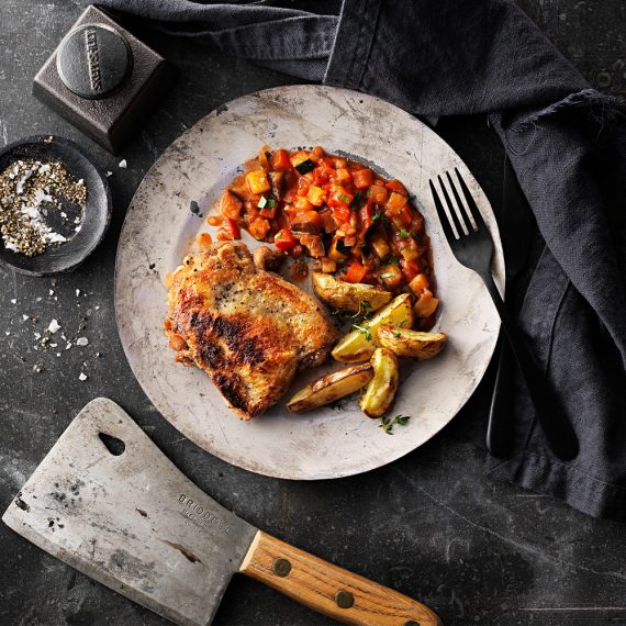KycklingSteak med Ratatouille och klyftpotatis - urbenad kycklingklubba - Kronfågel
