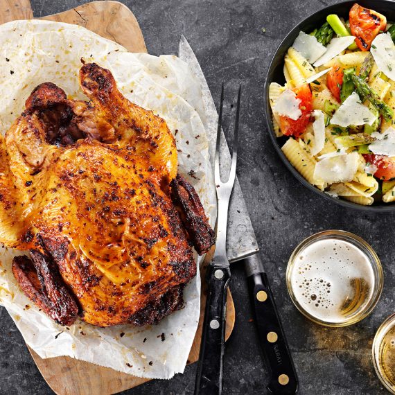Beer Can Chicken med en god pastasallad