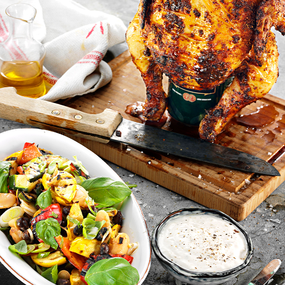 Beer-Can-Chicken-med-kryddig-bönsallad-och-caesardressing