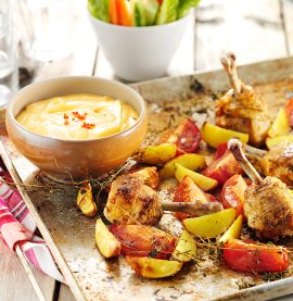 Jerkkryddade kycklingben med chiliaioli, klyftpotatis & rostad tomat