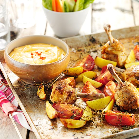 Jerkkryddade kycklingben med chiliaioli, klyftpotatis & rostad tomat