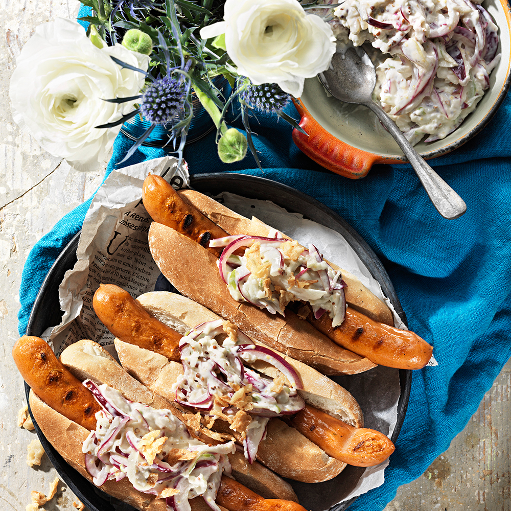 Kycklinggrillkorv Klassisk med äpple- och rödlöksslaw