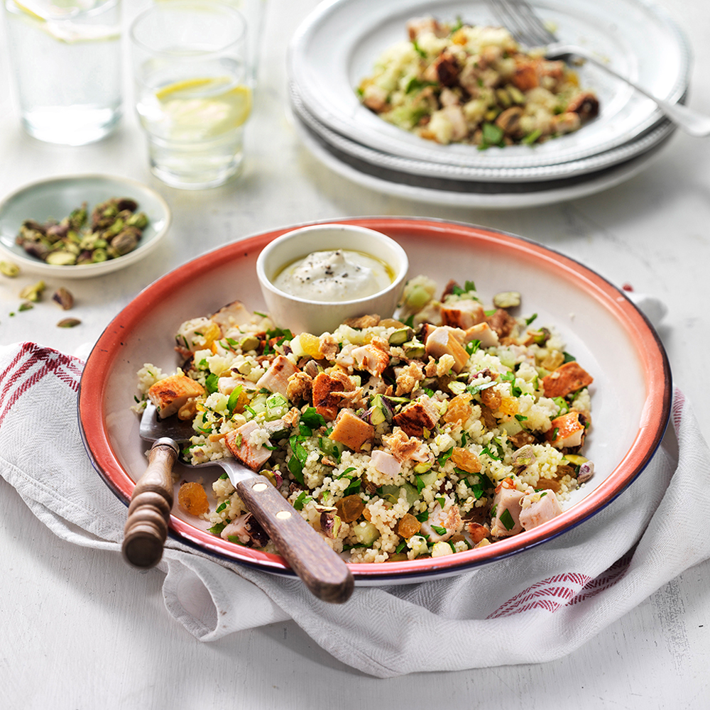 Kyckling--och-Couscoussallad-med-yoghurtdressing-och-pistagenötter