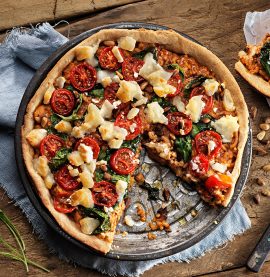 Jättegod kycklingfärspaj med getost, tomater & pinjenötter