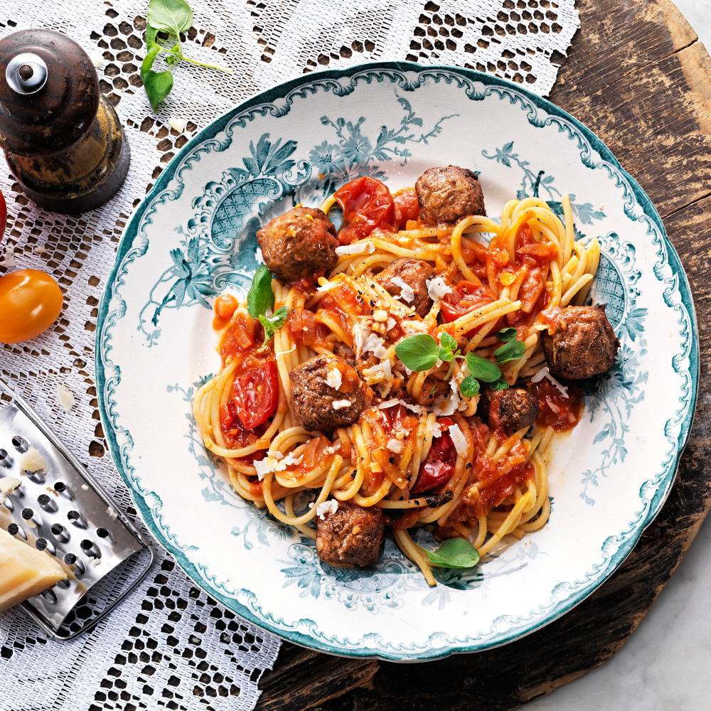 Kycklingköttbullar-med-tomatsås-och-spaghetti