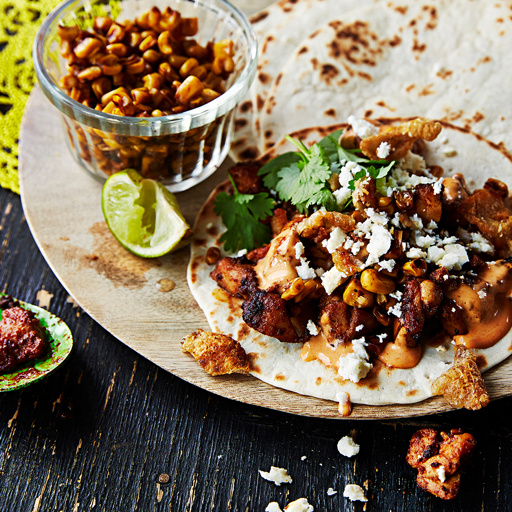 Kycklingtacos med rostad majs och chipotlemajonnäs