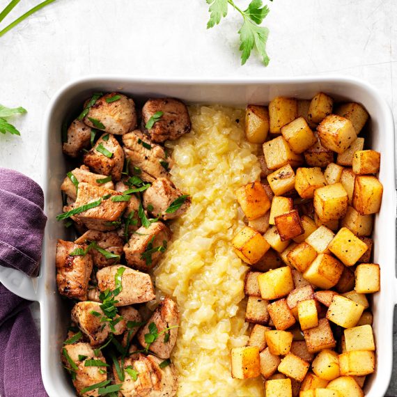 Kyckling Rydberg med smörkokt lök och stekt potatis - Kronfågel