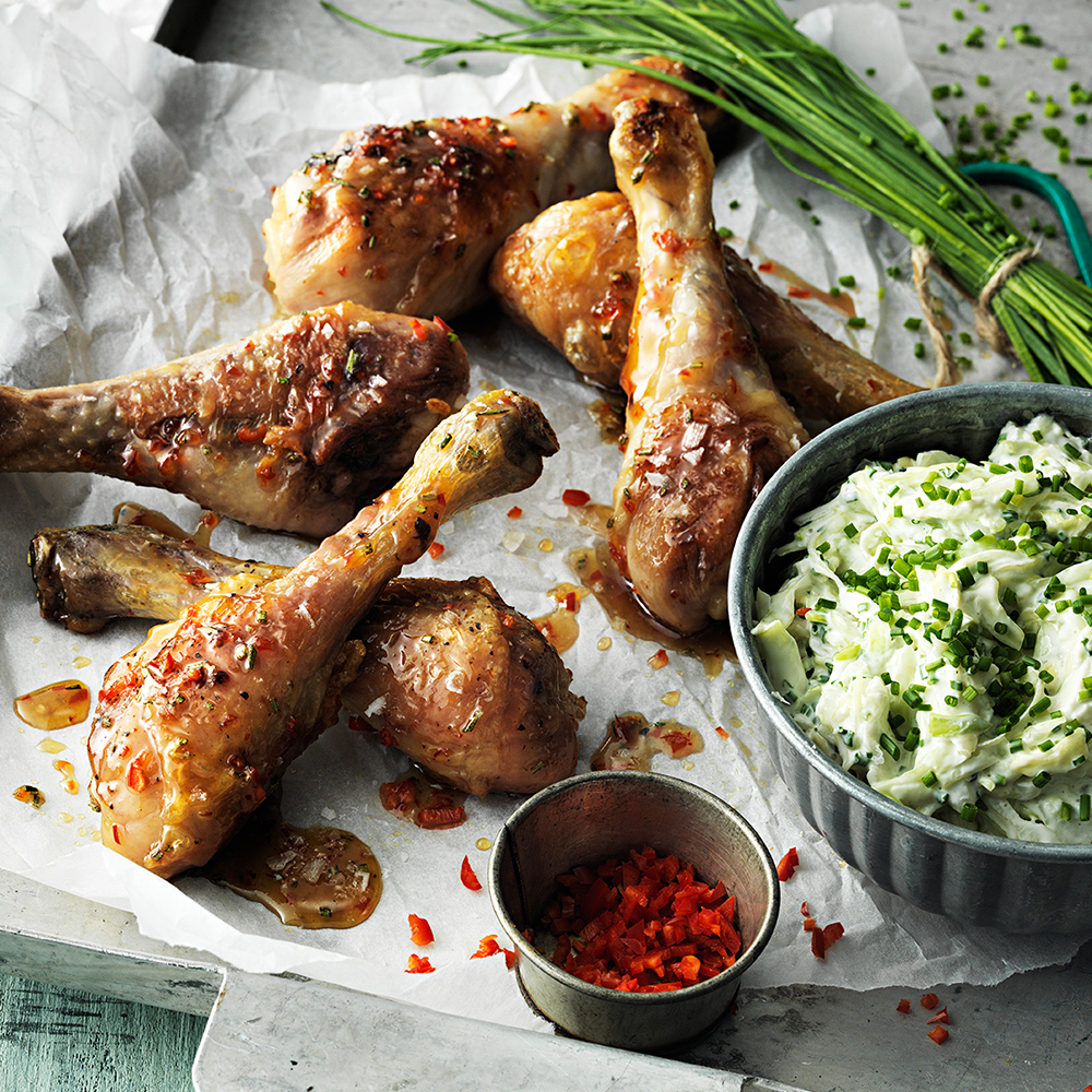 Rosmaringlaserade-kycklingben-med-pepparrot--och-äppelslaw