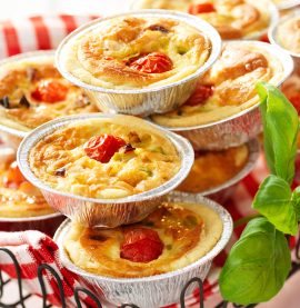 Små kycklingpajer med tomat och purjolök