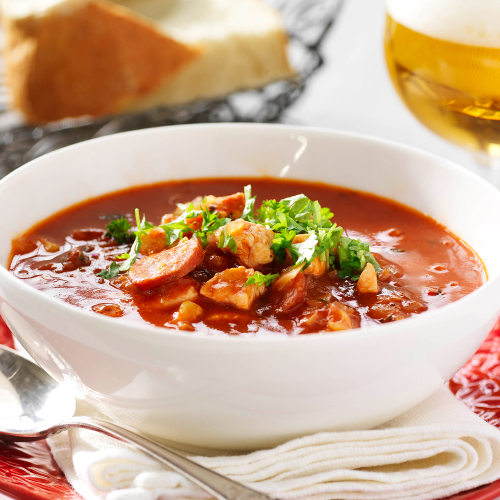 Stark-tomatsoppa-med-kyckling,-vitlök-och-chorizo