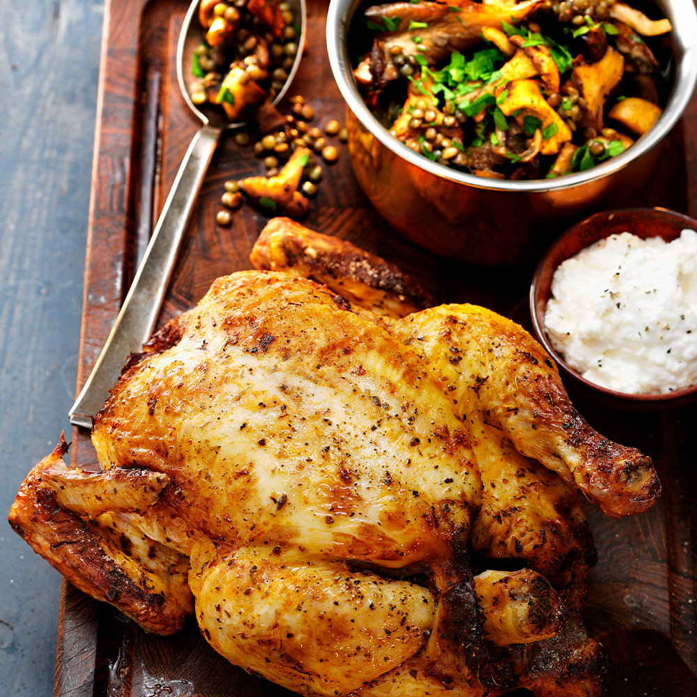 Ugnsbakad-hel-kyckling-med-linser,-svamp-och-Västerbotten-creme