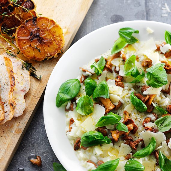 VITLÖKSSTEKT KYCKLINGFILÉ med kantarellrisotto