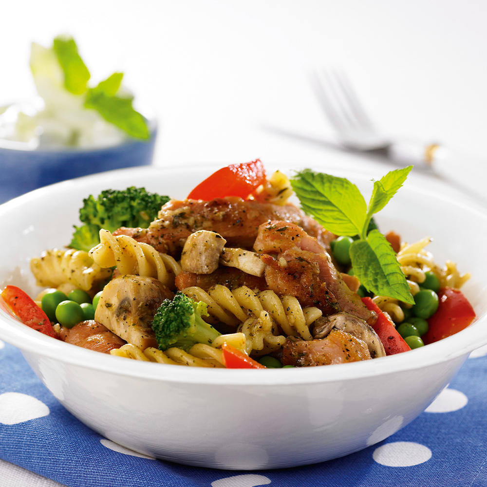 Grekisk-kyckling-och-pastawok-med-tsatziki