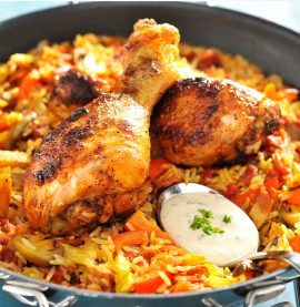 Drumsticks med jambalaya och BBQ-dipp