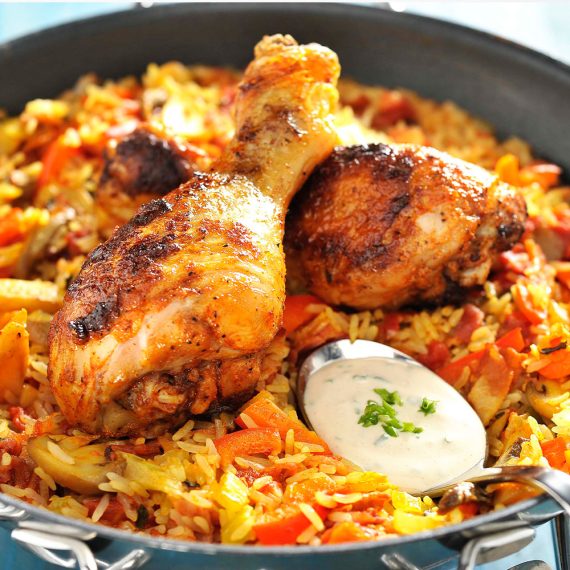 Drumsticks med jambalaya och BBQ-dipp