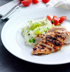 Kycklingfilé med potatisstomp och tomatsallad