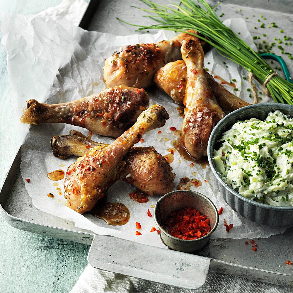 Rosmaringlaserade-kycklingben-med-äppel--och-pepparrotsslaw