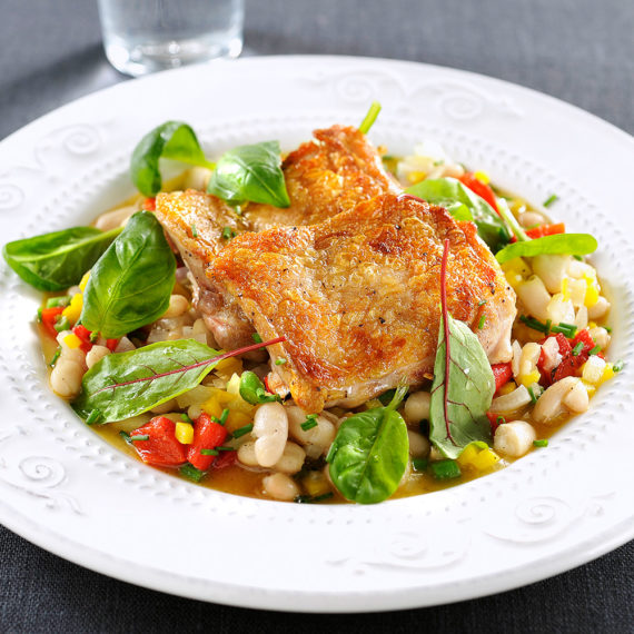 Vitlöksstekt Kycklinglårfilé med Sallad på Bönor & Paprika