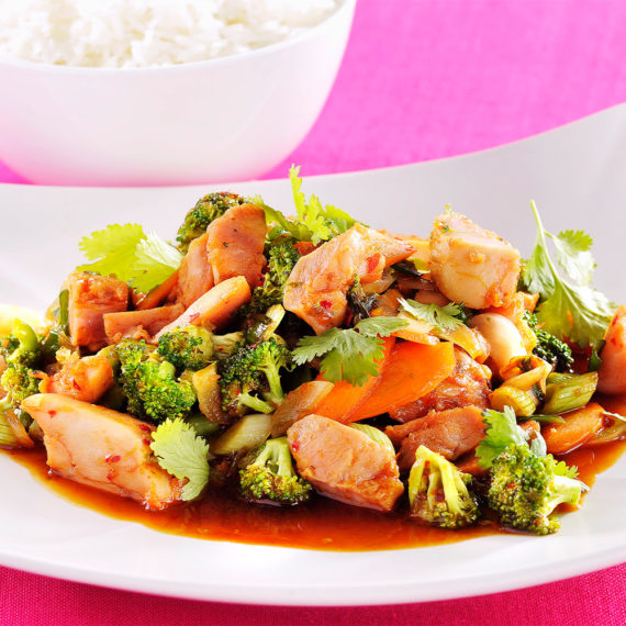 Goda wokstrimlor med limedressing och koriander