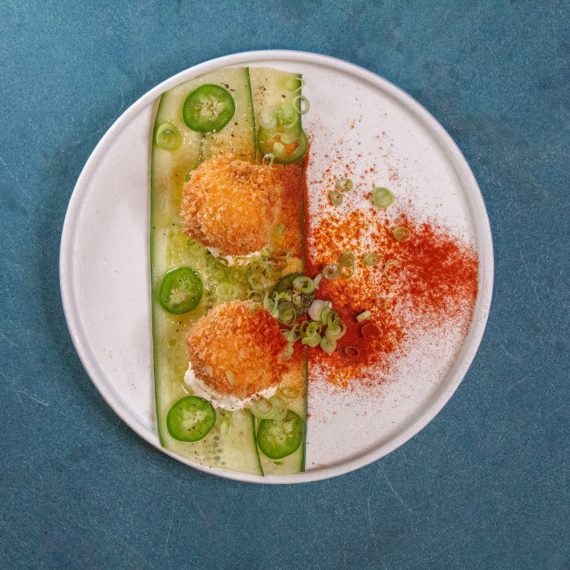 Kycklingkroketter med jalapeño, gurka och mynta