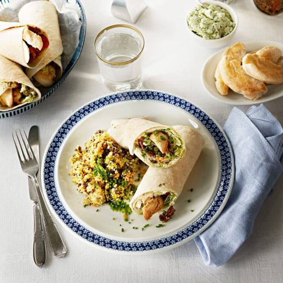 HÄLSOSAM KYCKLINGWRAP med en matig sallad - Kronfågel
