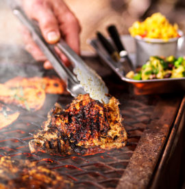 KYCKLINGSTEAK med bönsalsa och sötpotatis - Kronfågel