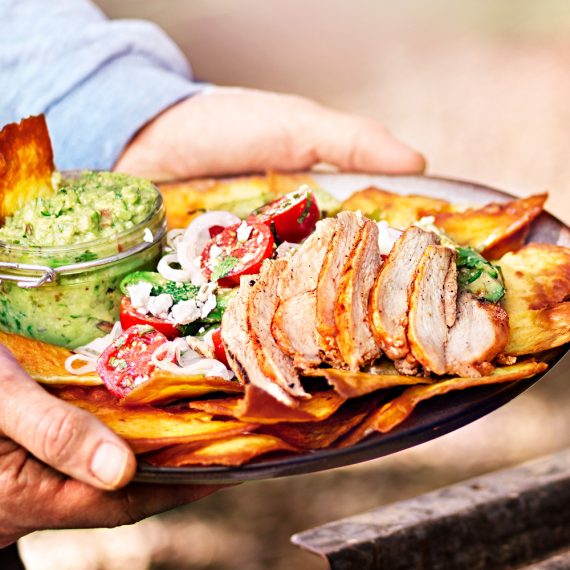 BBQ STORA GRILLFILÉER MED FRITERADE MAJSTORTILLAS OCH rökt tomatsalsa - Kronfågel