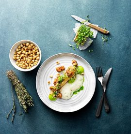 Krispigt stekt kycklinginnerfilé med barigouleinkokt persiljerot