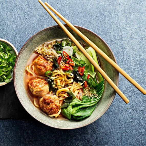 Misoramen med Kycklingköttbullar