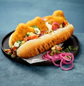 Chicken Nuggets i korvbröd och picklad lök