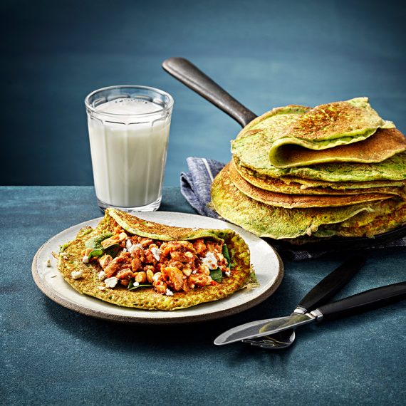 Grön pannkaka med kycklingröra