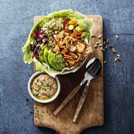 Kycklingkebabsallad med quinoa - nyttig och god lunchrätt.