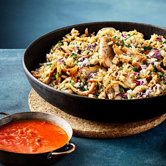 ONE POT RICE med kycklingkebab och tomatsås – Kronfågel