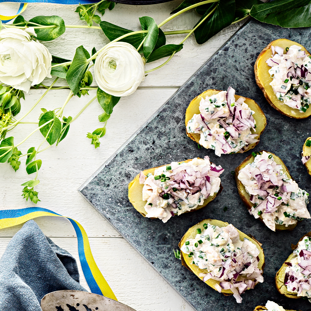 Kycklingröra på bakad potatis med västerbottensost
