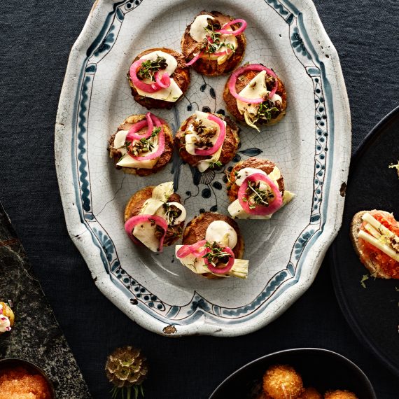 Kycklinglevermousse på frasig smördeg