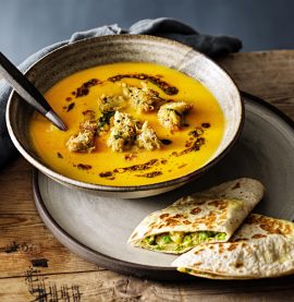 Sötpotatissoppa med citronmarinerade kycklingkrutonger