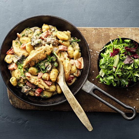 KRÄMIG GNOCCHI med kycklinginnerfilé, svamp och pecorino