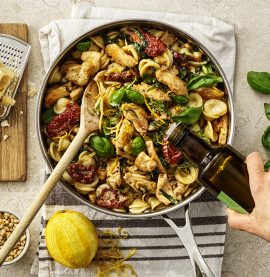 Krämig kycklingpasta med soltorkade tomater