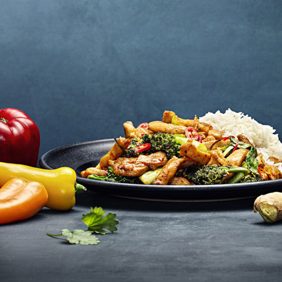 WOKAD KYCKLING MED broccoli och pak choi
