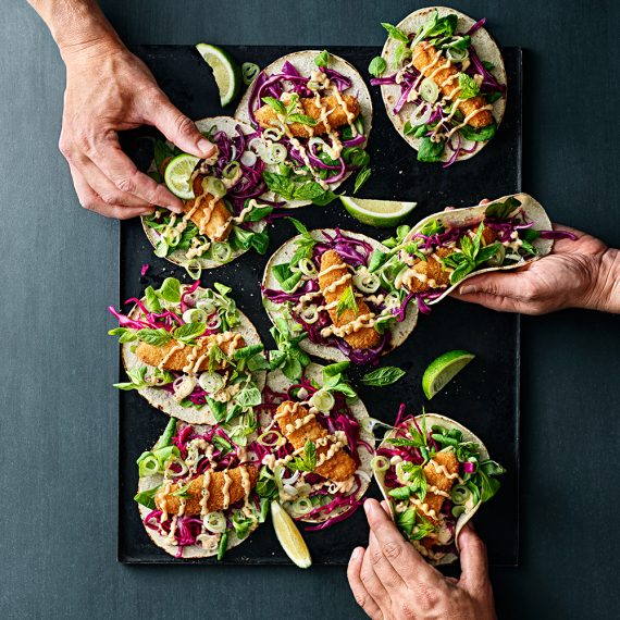 TACOS MED KYCKLINGPINNAR och picklad rödkål - Kronfågel