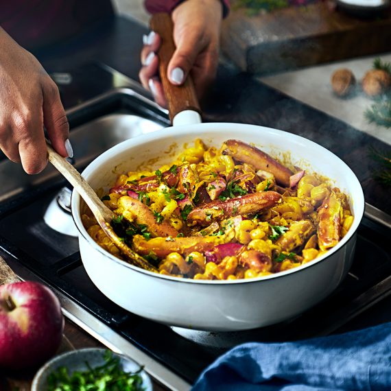 KRÄMIG SAFFRANSPASTA med kycklingprinskorv - Kronfågel