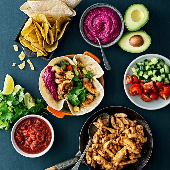 KYCKLINGFAJITAS med rödbetsguacamole - Kronfågel