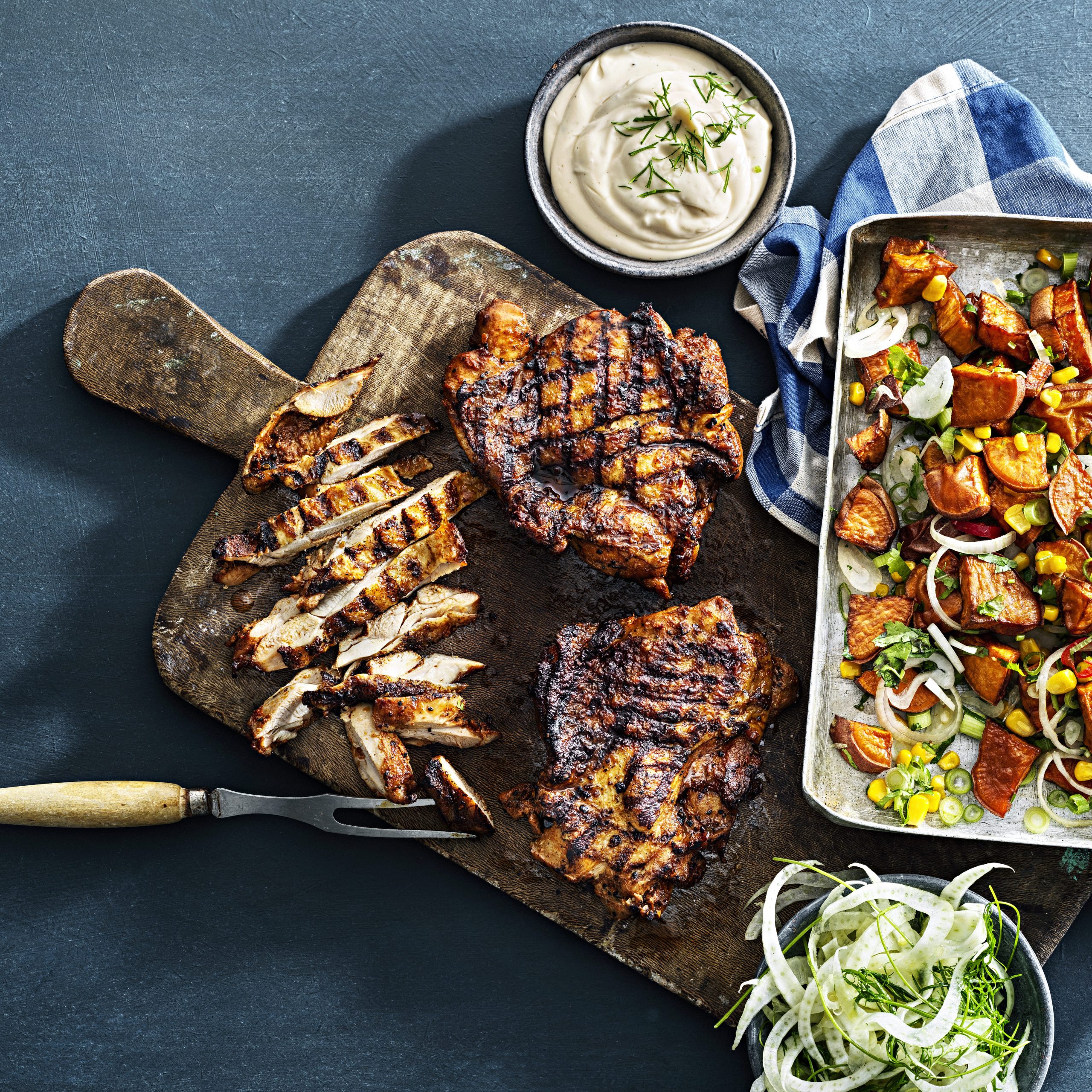 BBQ KYCKLINGSTEAK AMERICAN med rostad sötpotatis – Kronfågel