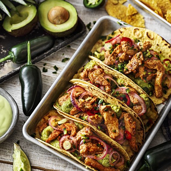 TACOS med strimlad kycklingbröstfilé "Taco" med ananassalsa - Kronfågel